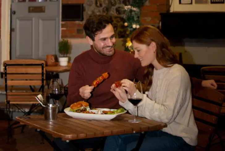 Couple shares dinner on date
