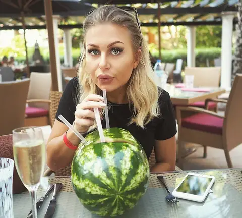 Woman Proves Cutting Down Alcohol Is Key To Weight Loss